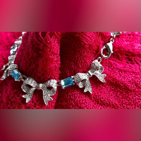 Bracelet w/Bows and Blue Rectangle Stones - Picture 8 of 8